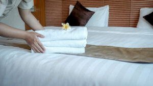 Airbnb Laundry Service: Complete Linen Turnover & Cleaning Guide
